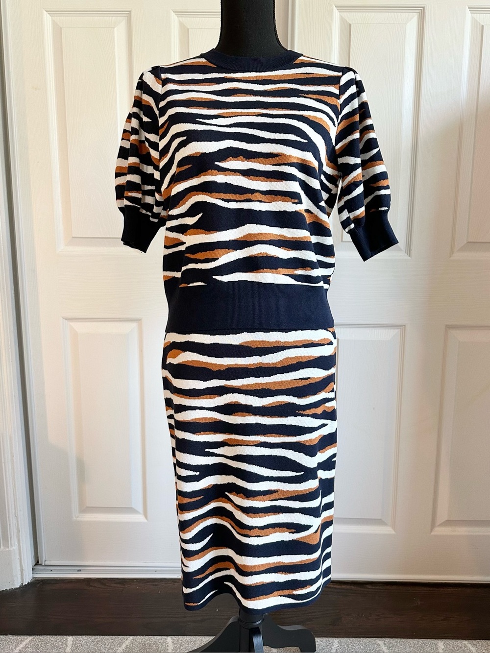 Ann Taylor Navy Tan White Sweater Knit Pencil Skirt and Top Set